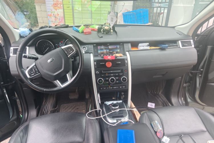 Used Land Rover Discovery Sport 2018 240 PS HSE Version Center Console