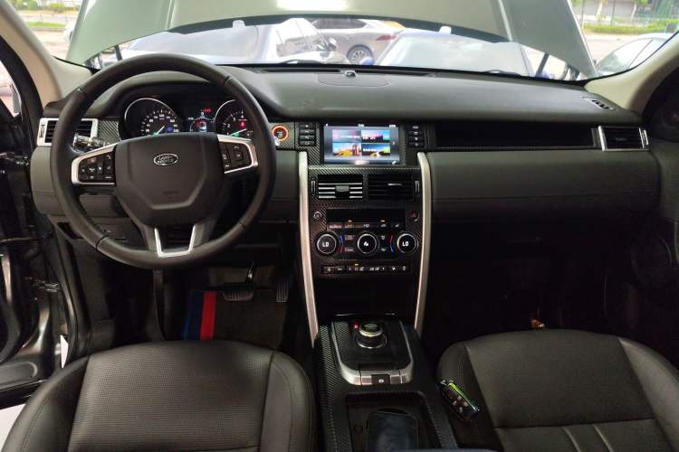 Used Land Rover Discovery Sport 2018 240 PS HSE Version Center Console