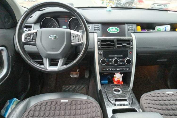 Used Land Rover Discovery Sport 2018 240 PS SE Version Center Console