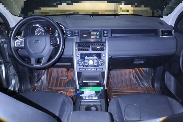 Used Land Rover Discovery Sport 2018 240 PS SE Version Center Console