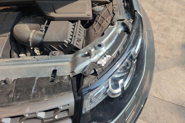Used Land Rover Discovery Sport 2018 240 PS SE Version Engine Bay Left