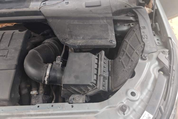 Used Land Rover Discovery Sport 2018 240 PS HSE Version Engine Bay Left