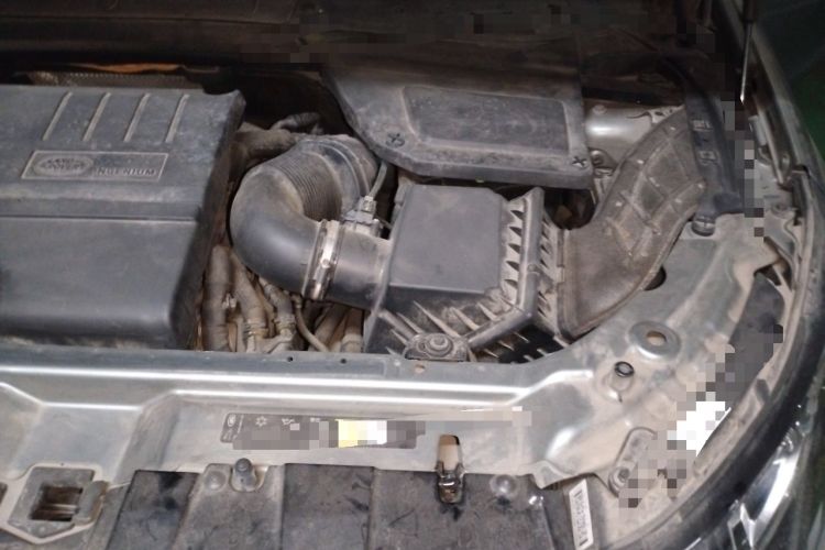 Used Land Rover Discovery Sport 2018 240 PS SE Version Engine Bay Left