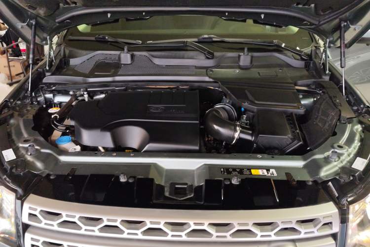 Used Land Rover Discovery Sport 2018 240 PS HSE Version Engine Bay