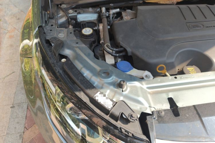 Used Land Rover Discovery Sport 2018 240 PS SE Version Engine Bay Right