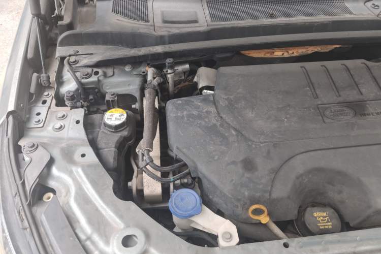 Used Land Rover Discovery Sport 2018 240 PS HSE Version Engine Bay Right