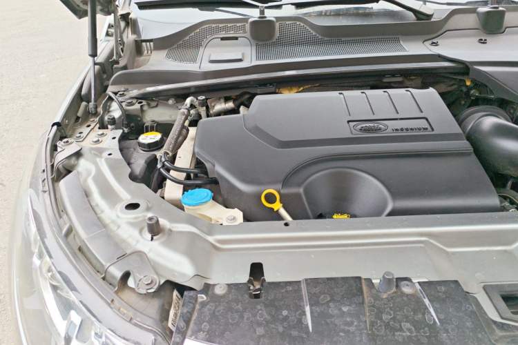 Used Land Rover Discovery Sport 2018 240 PS Zhiyue Limited Edition Engine Bay Right