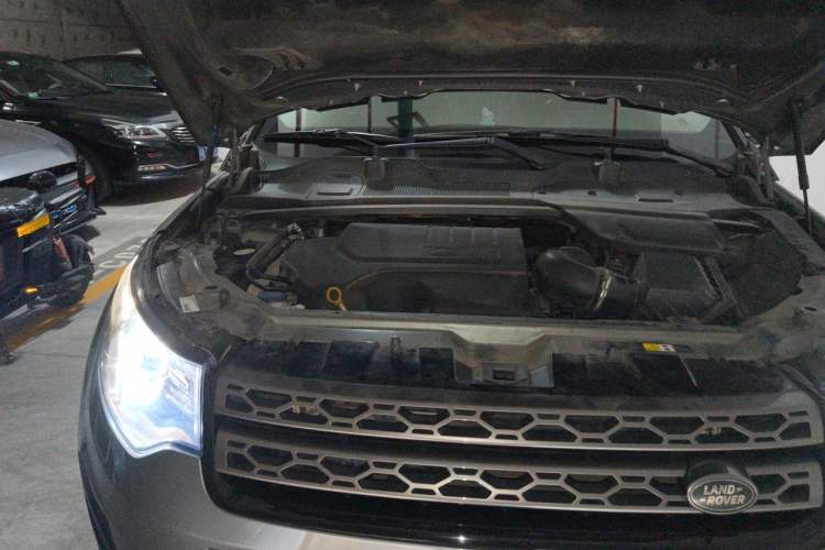 Used Land Rover Discovery Sport 2018 240 PS SE Version Engine Bay Right