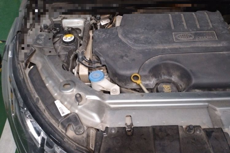 Used Land Rover Discovery Sport 2018 240 PS SE Version Engine Bay Right