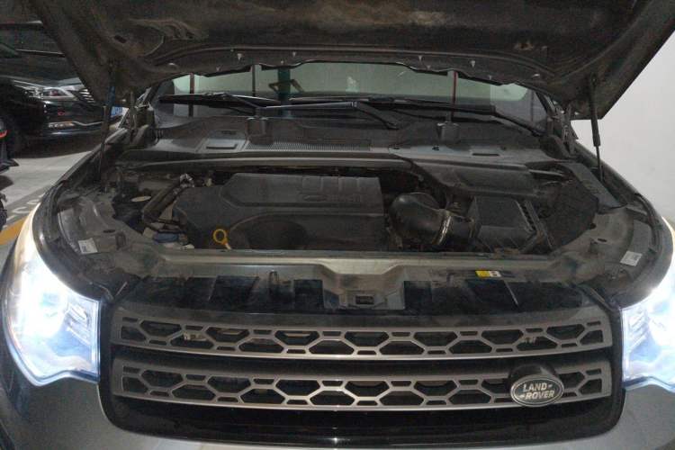 Used Land Rover Discovery Sport 2018 240 PS SE Version Engine Bay