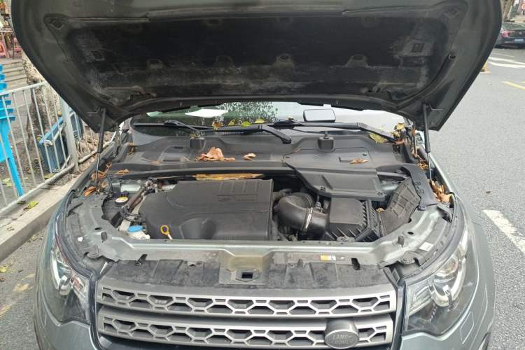 Used Land Rover Discovery Sport 2018 240 PS SE Version Engine Bay