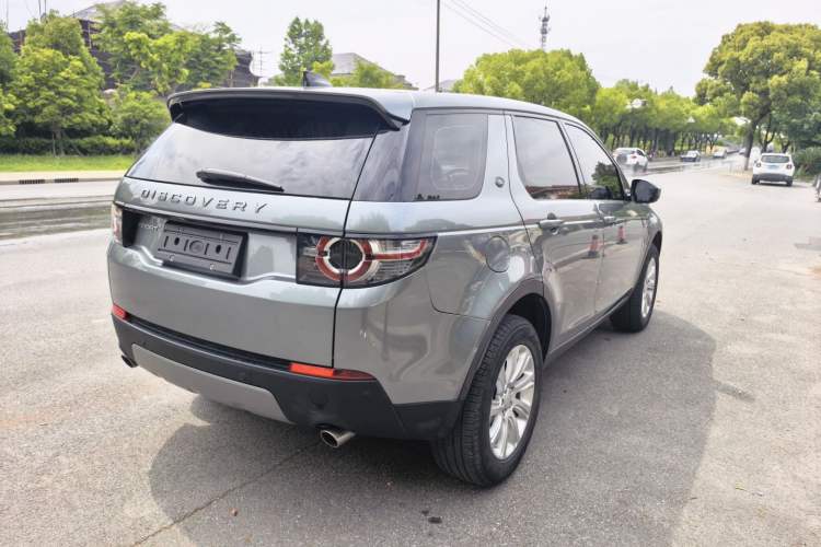 Used Land Rover Discovery Sport 2018 240 PS SE Version Exterior 5