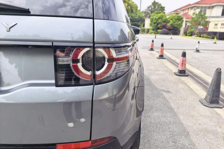 Used Land Rover Discovery Sport 2018 240 PS SE Version Exterior 6