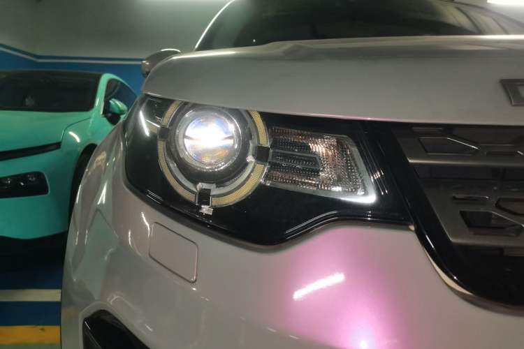 Used Land Rover Discovery Sport 2018 240 PS SE Version Exterior 6