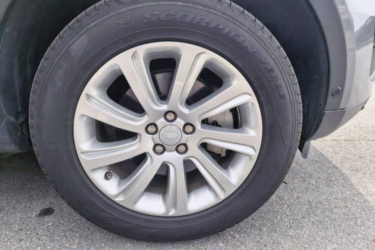Used Land Rover Discovery Sport 2018 240 PS SE Version Exterior 7