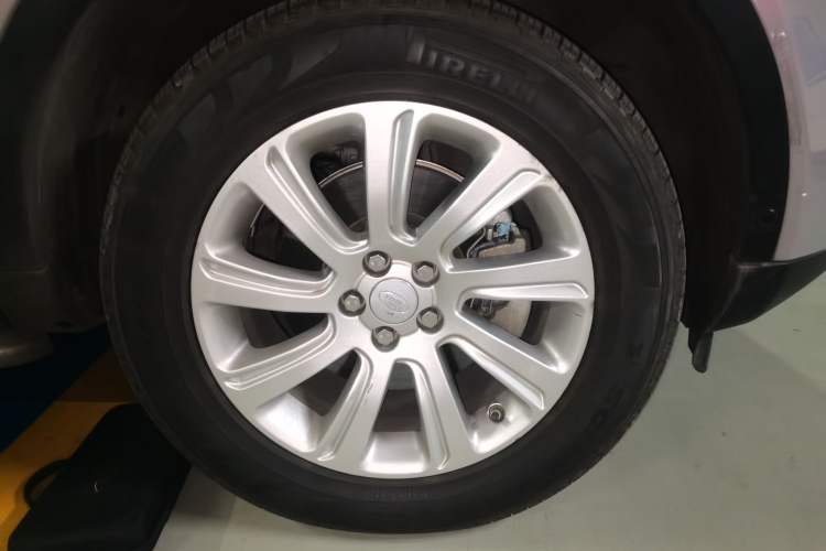 Used Land Rover Discovery Sport 2018 240 PS SE Version Exterior 7