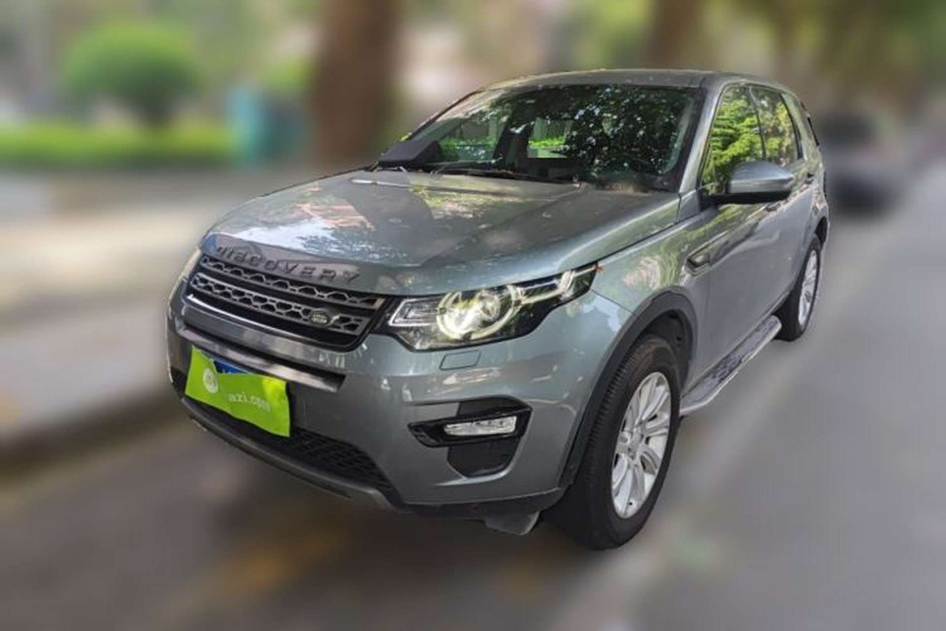 Used Land Rover Discovery Sport 2018 240 PS SE Version Front Left 45 Deg