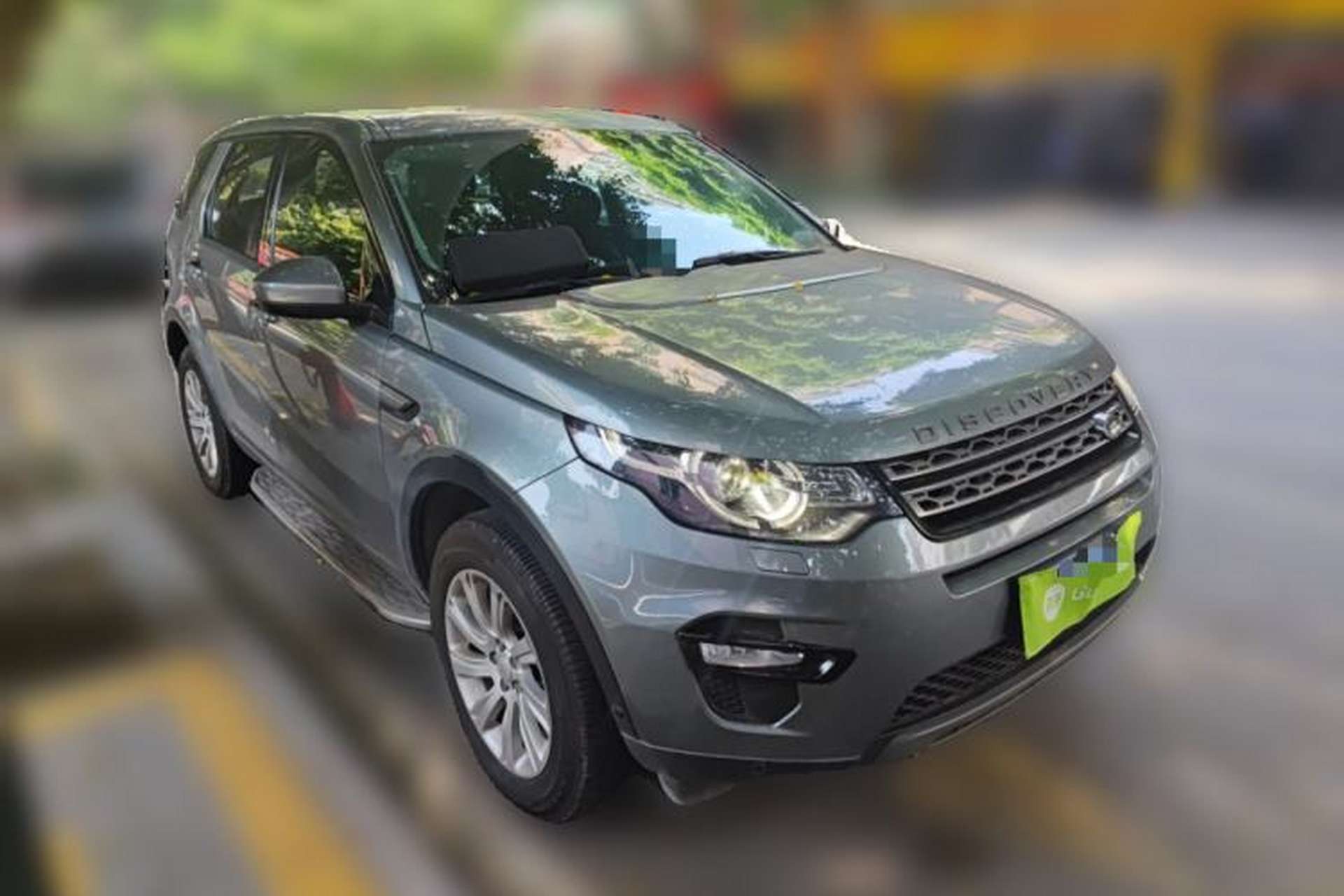 Used Land Rover Discovery Sport 2018 240 PS SE Version Front Right 45 Deg
