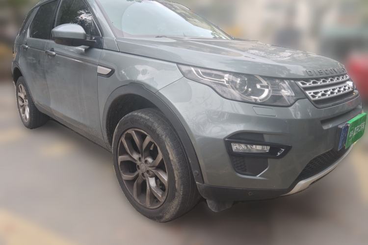Used Land Rover Discovery Sport 2018 240 PS HSE Version Front Right 45 Deg