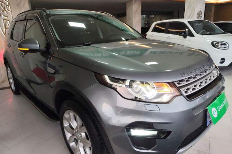 Used Land Rover Discovery Sport 2018 240 PS HSE Version Front Right 45 Deg