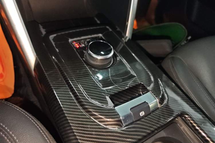 Used Land Rover Discovery Sport 2018 240 PS SE Version Gear Lever
