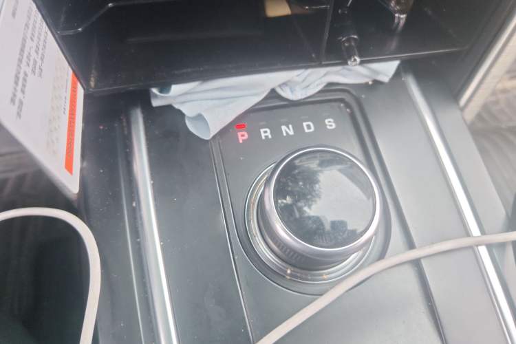Used Land Rover Discovery Sport 2018 240 PS HSE Version Gear Lever
