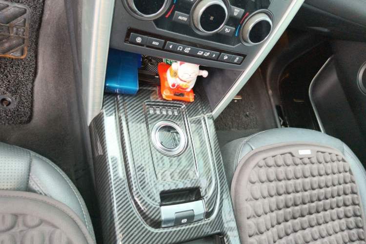 Used Land Rover Discovery Sport 2018 240 PS SE Version Gear Lever