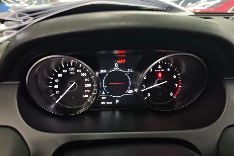 Used Land Rover Discovery Sport 2018 240 PS SE Version Instrument Cluster
