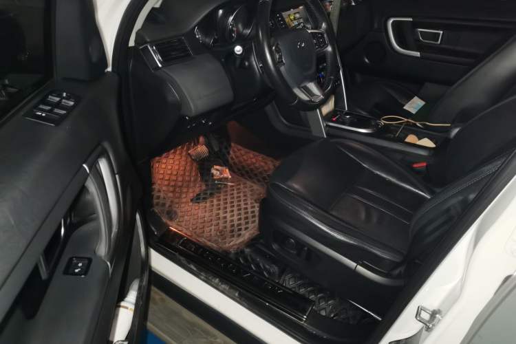 Used Land Rover Discovery Sport 2018 240 PS SE Version Interior 3