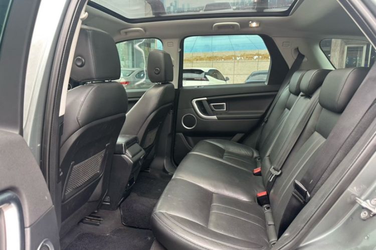 Used Land Rover Discovery Sport 2018 240 PS SE Version Interior 4