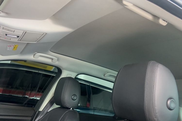 Used Land Rover Discovery Sport 2018 240 PS SE Version Interior 5