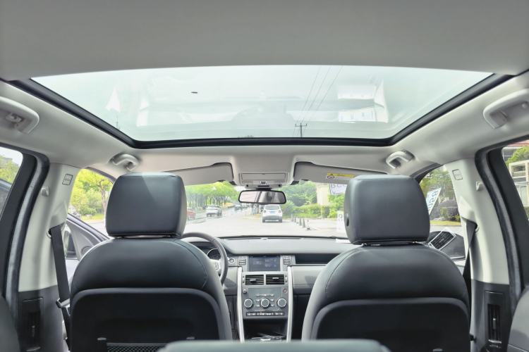Used Land Rover Discovery Sport 2018 240 PS SE Version Interior 6