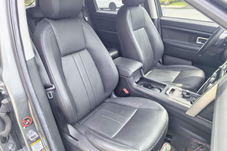 Used Land Rover Discovery Sport 2018 240 PS SE Version Interior 7