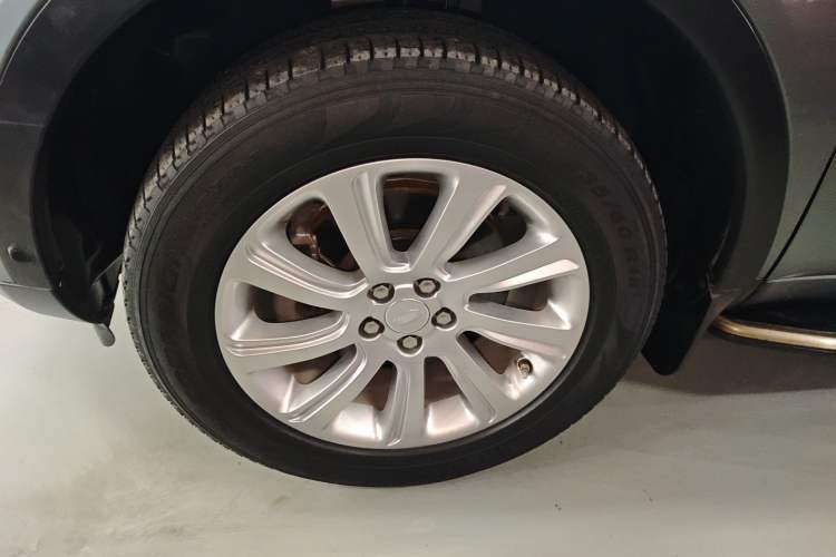 Used Land Rover Discovery Sport 2018 240 PS SE Version Left Front Wheel Hub