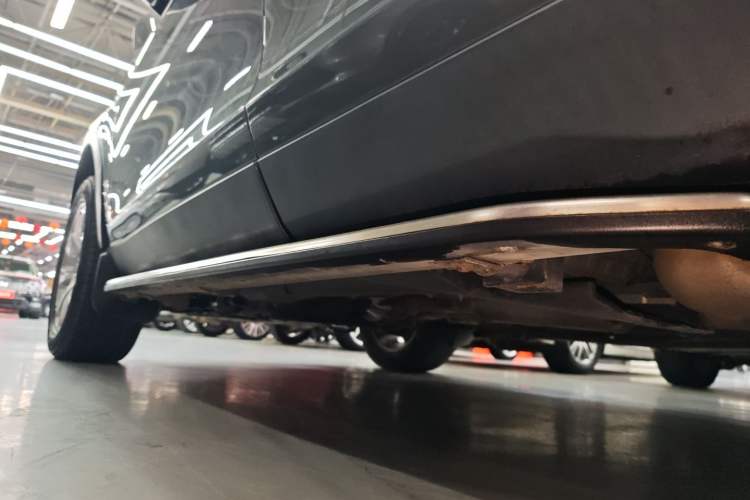 Used Land Rover Discovery Sport 2018 240 PS SE Version Left Side Sill