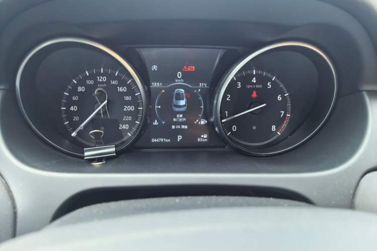 Used Land Rover Discovery Sport 2018 240 PS SE Version Odometer Close Up