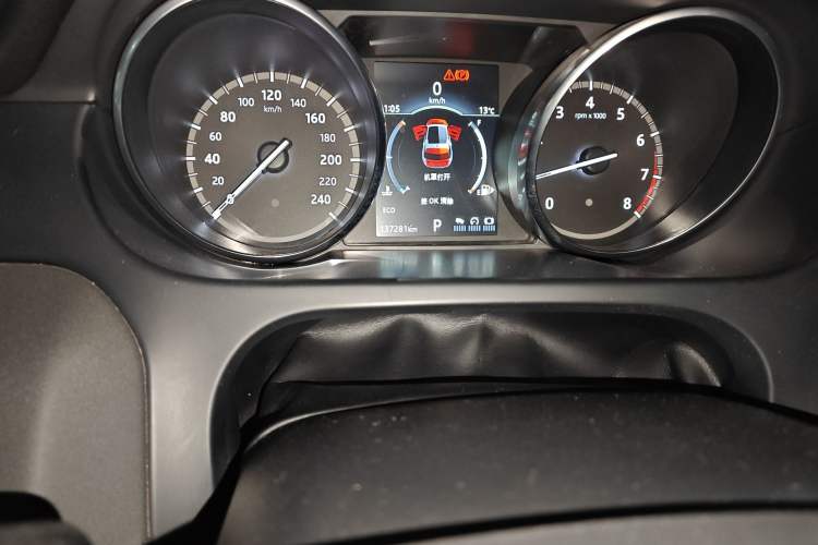 Used Land Rover Discovery Sport 2018 240 PS SE Version Odometer Close Up