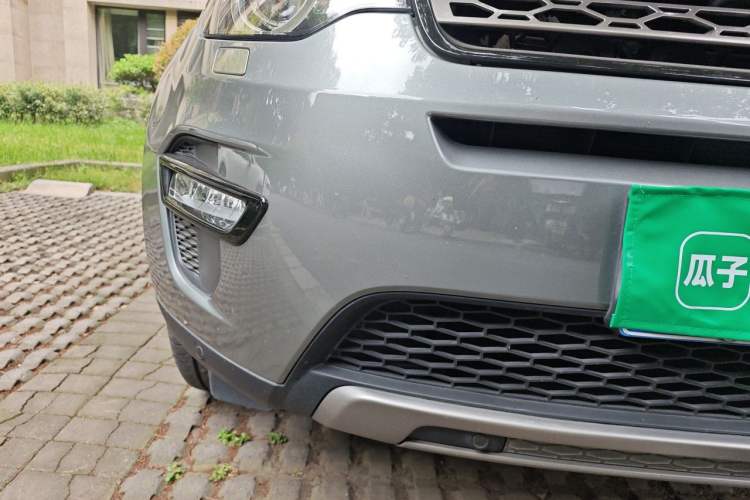 Used Land Rover Discovery Sport 2018 240 PS SE Version Right Front Headlight