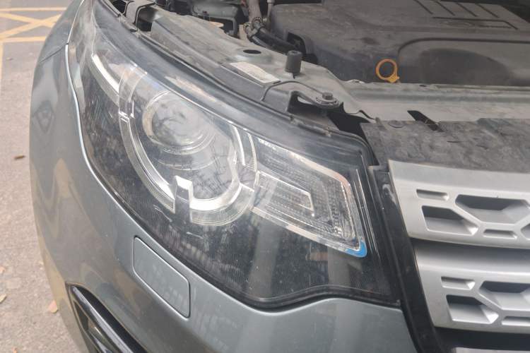 Used Land Rover Discovery Sport 2018 240 PS HSE Version Right Front Headlight