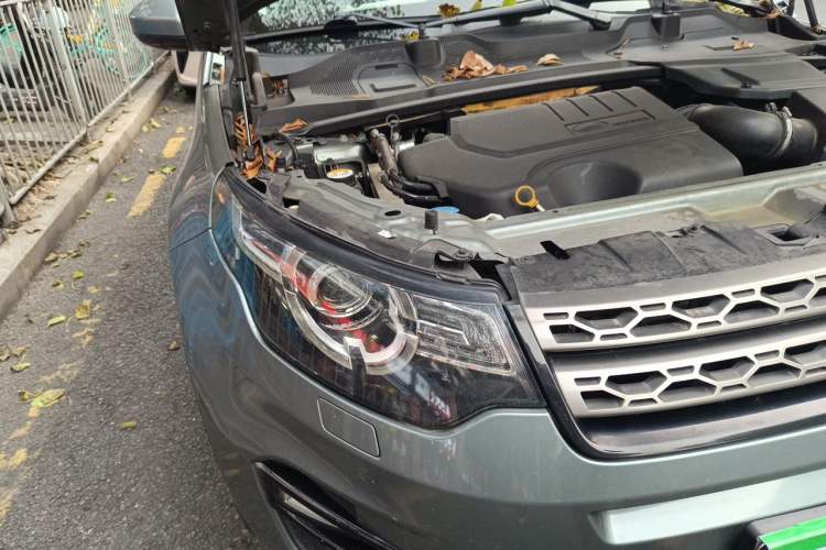 Used Land Rover Discovery Sport 2018 240 PS SE Version Right Front Headlight