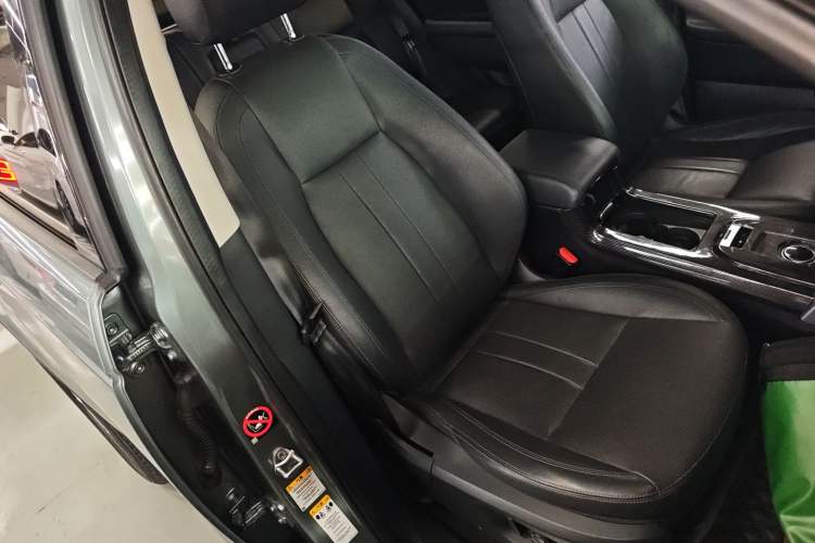 Used Land Rover Discovery Sport 2018 240 PS SE Version Right Front Seat