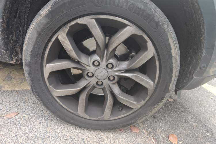 Used Land Rover Discovery Sport 2018 240 PS HSE Version Right Front Wheel Hub