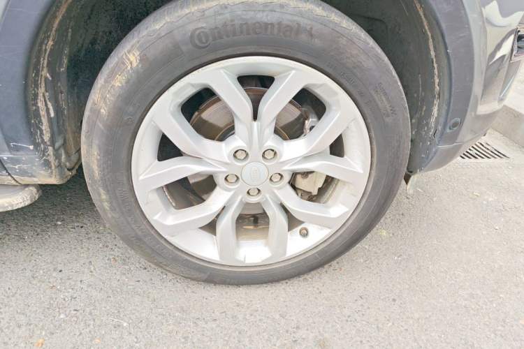 Used Land Rover Discovery Sport 2018 240 PS Zhiyue Limited Edition Right Front Wheel Hub