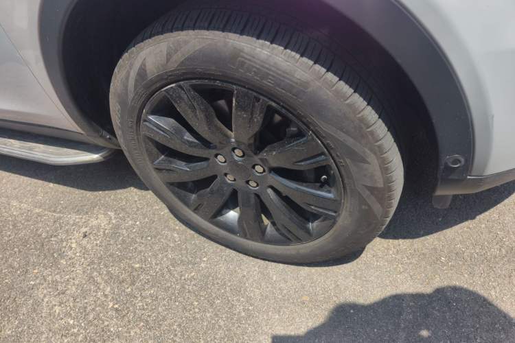 Used Land Rover Discovery Sport 2018 240 PS HSE LUXURY Edition Right Front Wheel Hub