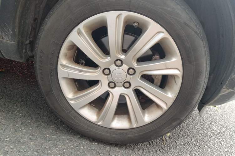 Used Land Rover Discovery Sport 2018 240 PS SE Version Right Front Wheel Hub