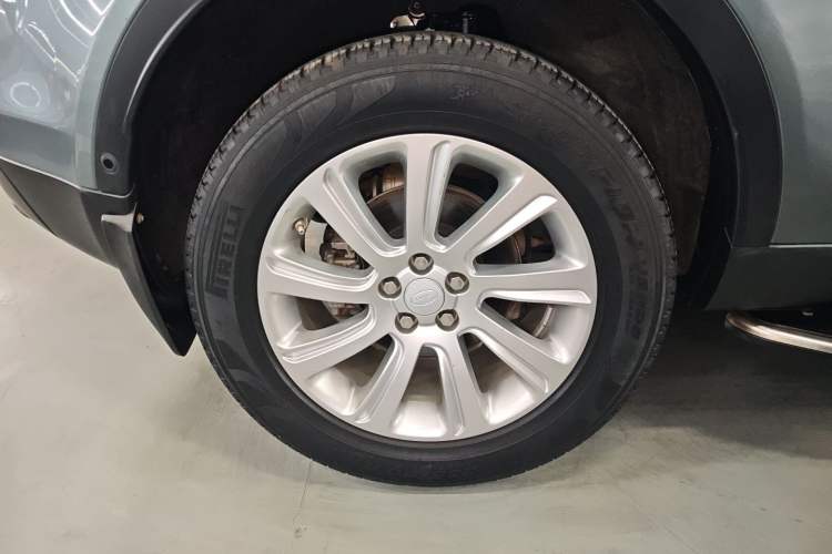 Used Land Rover Discovery Sport 2018 240 PS SE Version Right Rear Wheel Hub