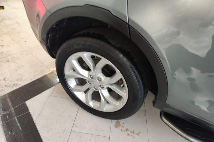 Used Land Rover Discovery Sport 2018 240 PS HSE Version Right Rear Wheel Hub