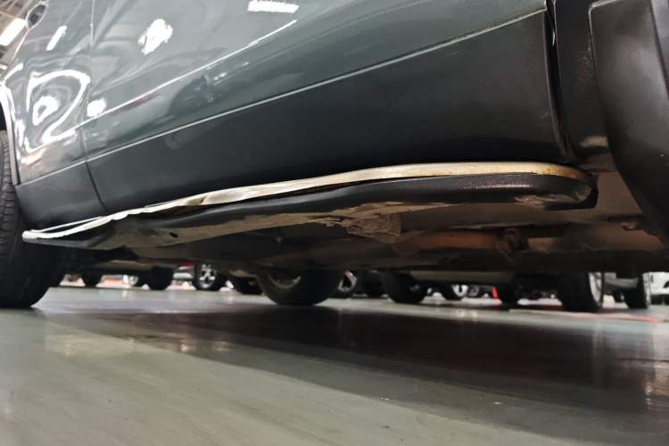 Used Land Rover Discovery Sport 2018 240 PS SE Version Right Side Sill