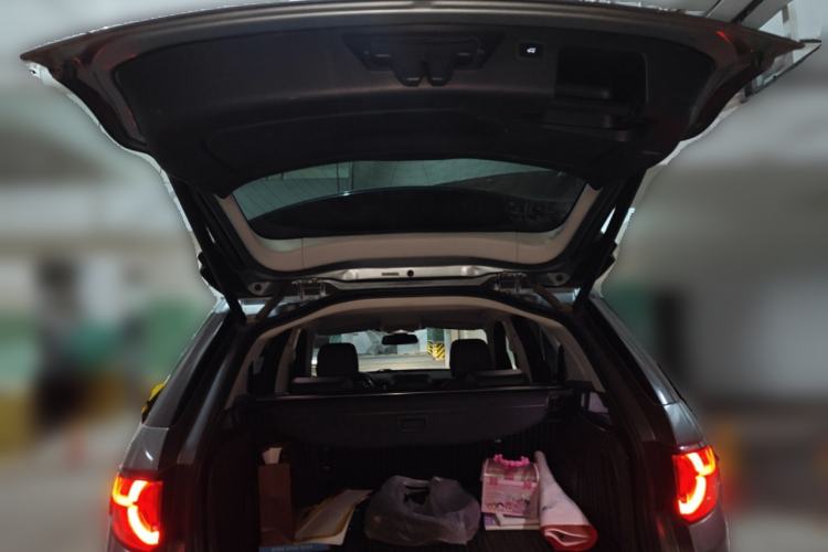 Used Land Rover Discovery Sport 2018 240 PS SE Version Trunk