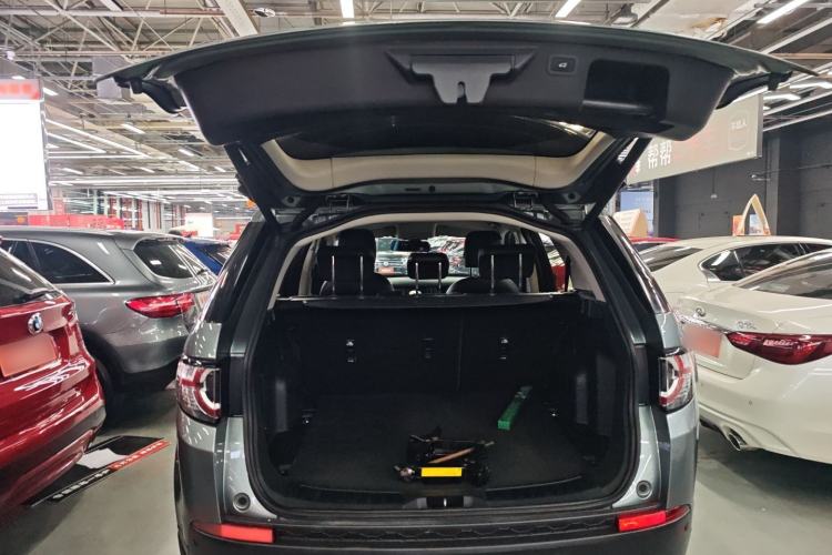 Used Land Rover Discovery Sport 2018 240 PS SE Version Trunk